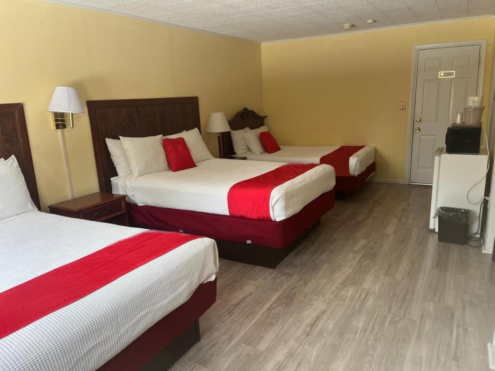 Buena Vista Inn Motel Delhi Экстерьер фото